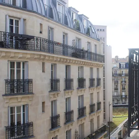 Apartment Charming Bright In The Heart Of Paris